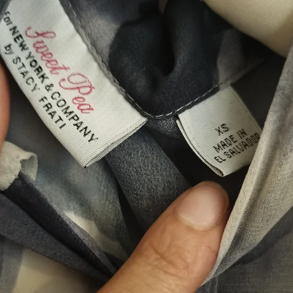 New York & Company Black and Gray Floral Blouse - Picture 2 of 6